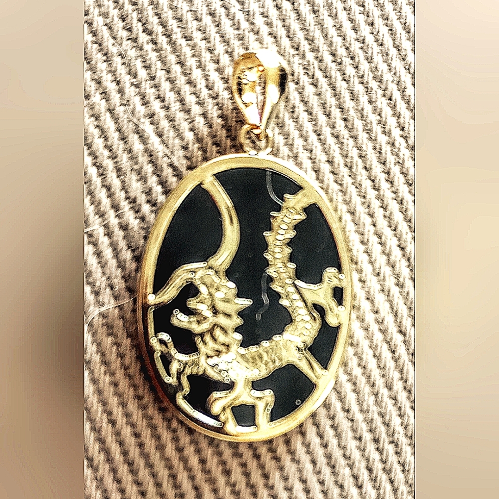 14 KT SOLID YELLOW GOLD PENDANT 20x15 CM WITH BLACK ONYX AND A GOLDEN DRAGON